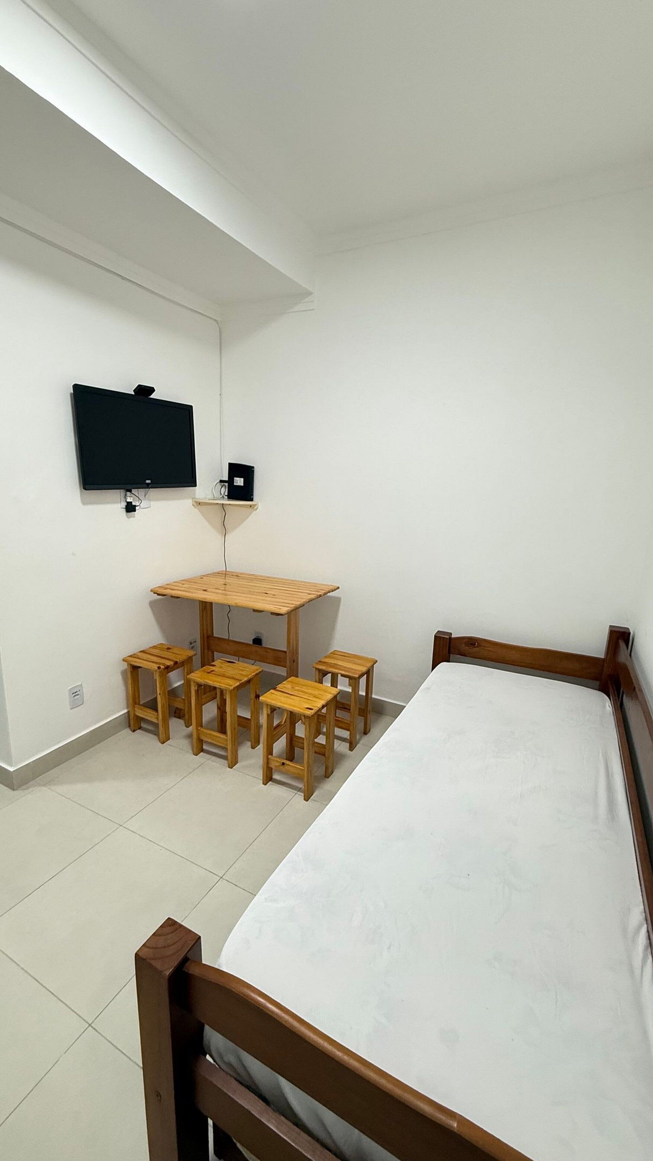 Cortinas blackout, tabla de planchar con plancha y wifi gratis 