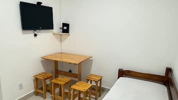 Cortinas blackout, tabla de planchar con plancha y wifi gratis