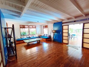 Living area - Moorea Pool Lagoon House with a pool and access to the lagoon from the garden (Moorea-Maiao)