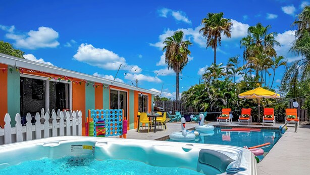 Pool - Key Lime Oasis: Pool Hot tub King Bed Arcade (Lantana)