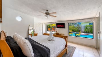 Tabla de planchar con plancha, wifi, ropa de cama