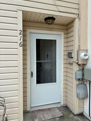 Exterior detail - South Tampa Townhome- Close to Everything! (Tampa)