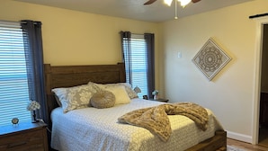 Room - Serendipity Farmhouse Lynnville, Tennessee. Located on farm near U. T. Southern. (Lynnville)