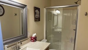 Bathroom - Serendipity Farmhouse Lynnville, Tennessee. Located on farm near U. T. Southern. (Lynnville)
