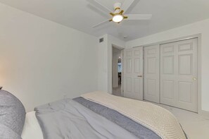 WiFi - Coastal Chic 2BR | Gulf & Bay Access | Sleeps 6 (Manasota Key)