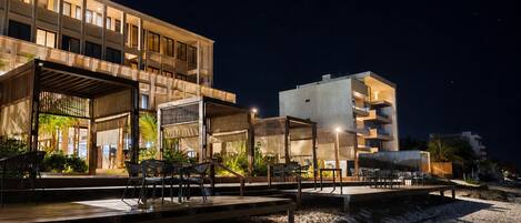 คอมฟอร์ทอพาร์ทเมนท์, วิวชายหาด | รับประทานอาหารกลางแจ้ง