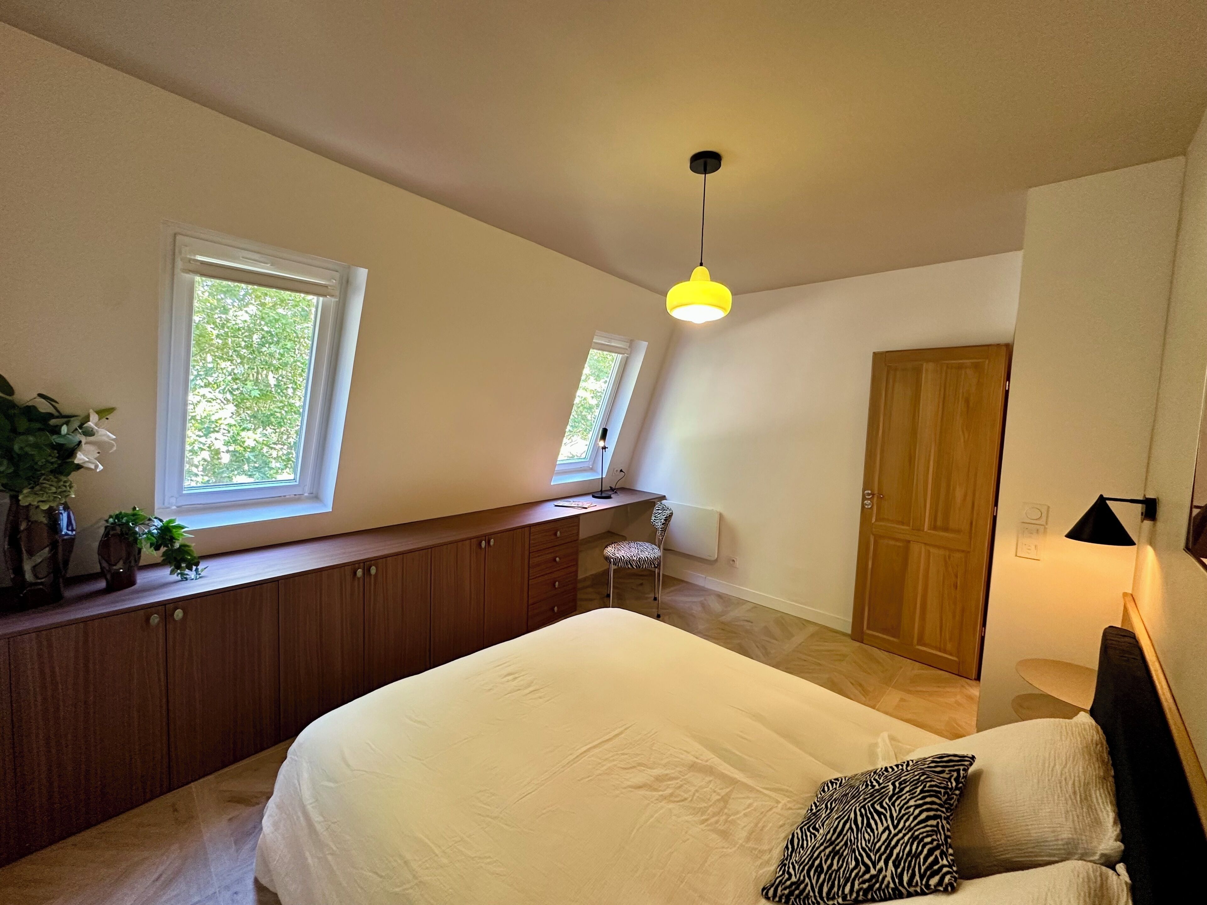 Iron/ironing board, Internet, bed sheets