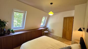 Iron/ironing board, Internet, bed sheets