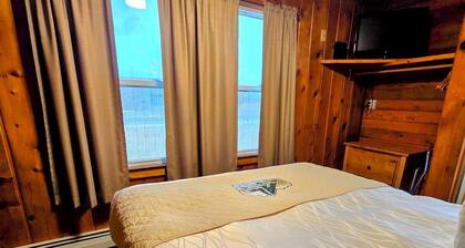 Ground Floor Single Queen Room | Walk-In Shower | Breakfast Included