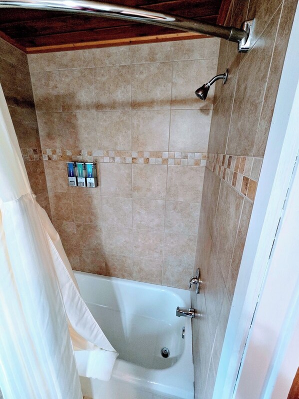 Bathroom - Spacious Ground Floor King Room | Tub/Shower | Breakfast Included (Red Lodge)