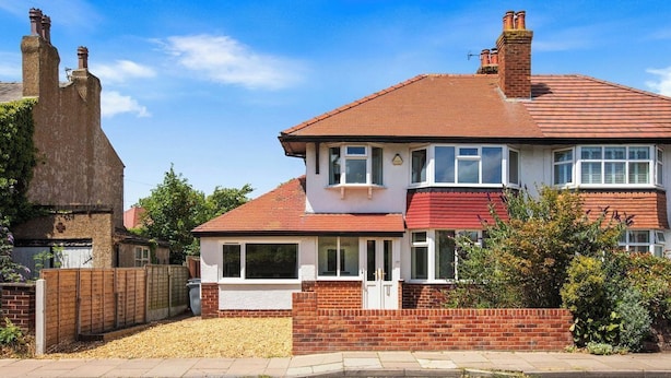 Exterior - Comfortable Coastal Home near Meols Beach, perfect base with parking (Meols)