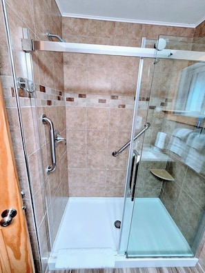 Douche, serviettes fournies