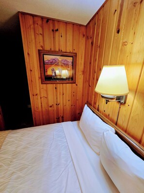 Room - Upstairs Room with 2 Queen Beds | Tub/Shower | Breakfast Included (Red Lodge)