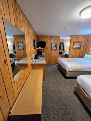 Room - Upstairs Room with 2 Queen Beds | Tub/Shower | Breakfast Included (Red Lodge)