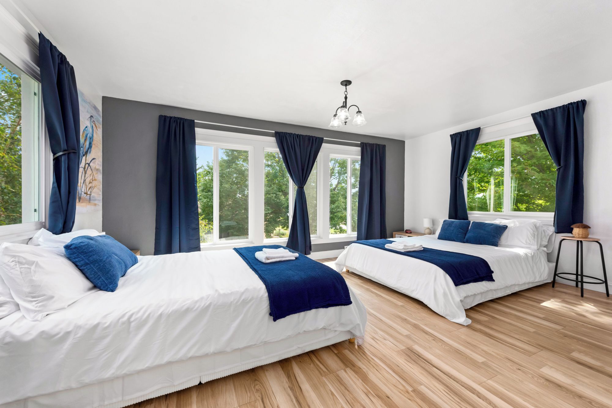 5 bedrooms, iron/ironing board, WiFi, bed sheets