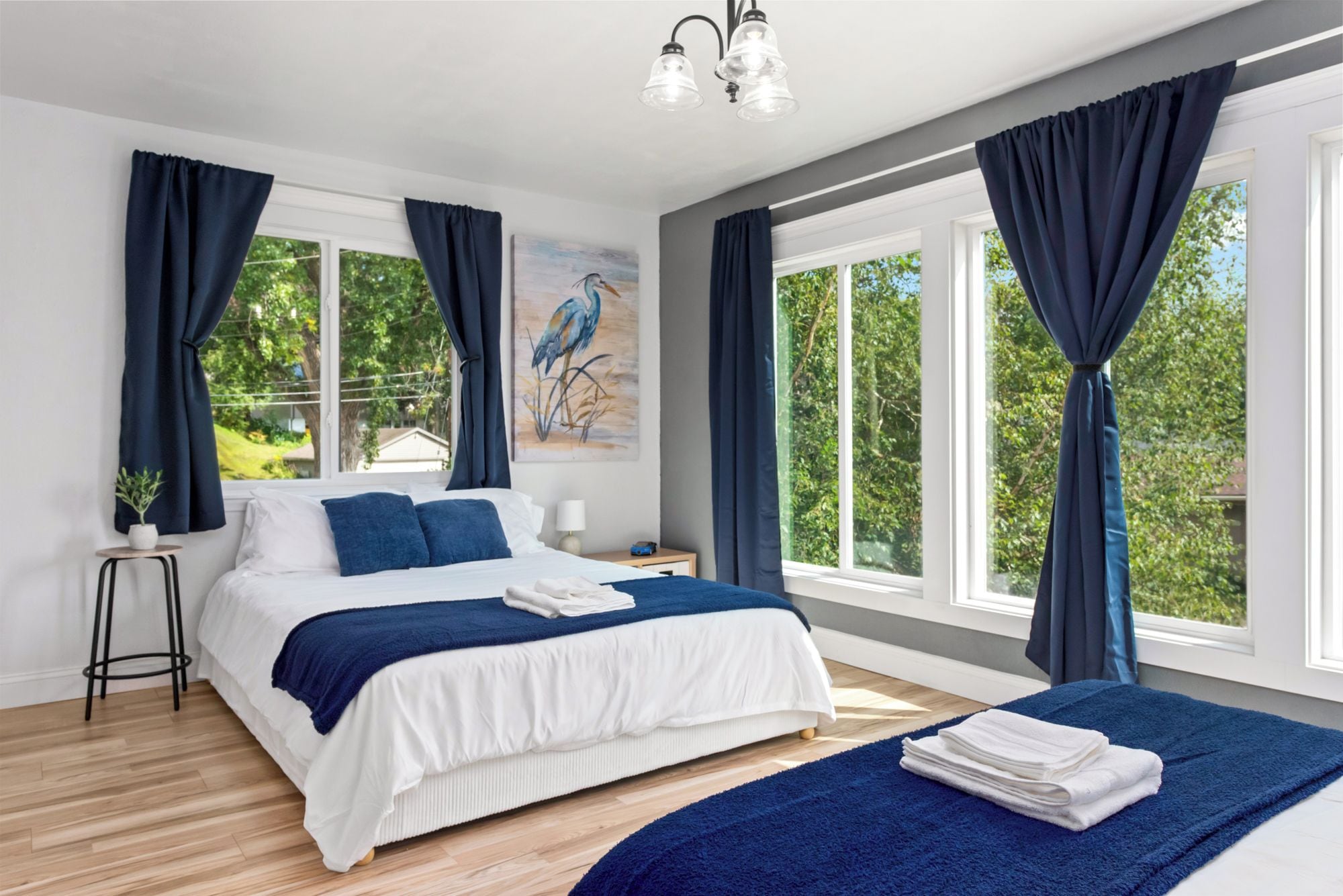 5 bedrooms, iron/ironing board, WiFi, bed sheets