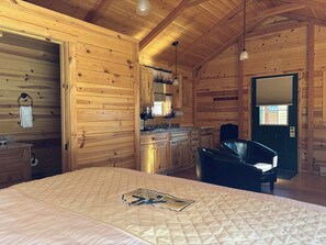 Room - Nice delux cabin with one kind bed, kitchen and walk-in shower (Red Lodge)