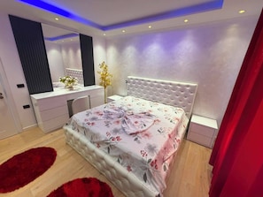 A bedroom with a bed, a desk, and a vanity. - Elegant Modern Retreat with Stylish Comfort (Shkodër)