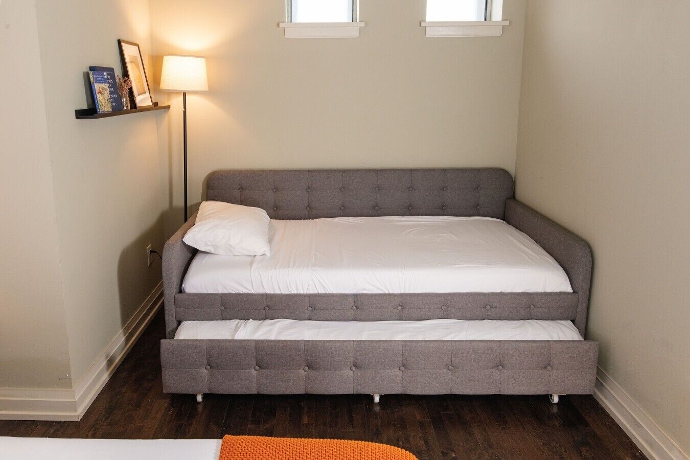 Desk, iron/ironing board, WiFi, bed sheets