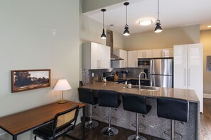 Coffee/tea maker, fridge, microwave, oven - Downtown Luxe 2BR Loft Apt | Prime Location | Sleeps 10 (Milwaukee)