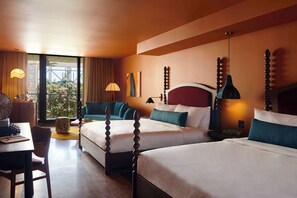 In-room safe, WiFi (free), bed sheets - Accessible Double King w/ Balcony + Breakfast (Miami)