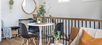 Suburban Escape - Coach House