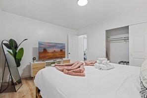 Bügeleisen/Bügelbrett, WLAN, Bettwäsche