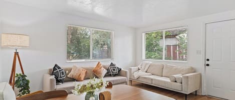 A living room with two sofas, a coffee table, and a lamp.