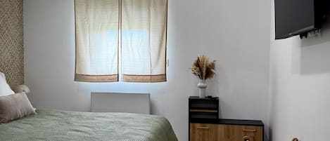 3 عدّة غرف نوم ومكتب ومكواة/لوح كي وسرير سفر