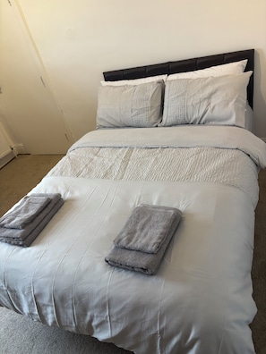 2 bedrooms, iron/ironing board, WiFi - Your Perfect Place to Stay
A well-presented home in a convenient location, (Bootle)
