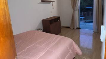 2 bedrooms, WiFi (free), bed sheets