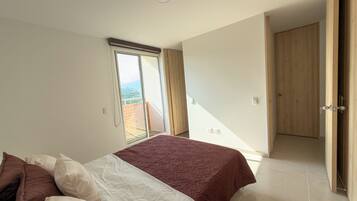 Iron/ironing board, WiFi (free), bed sheets