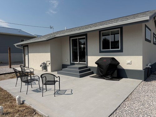 Cozy 2-bedroom house in serene Glendo