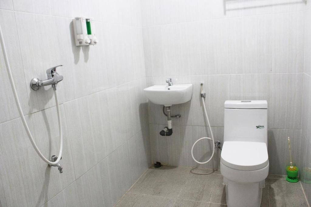 Shower, towels, soap, shampoo