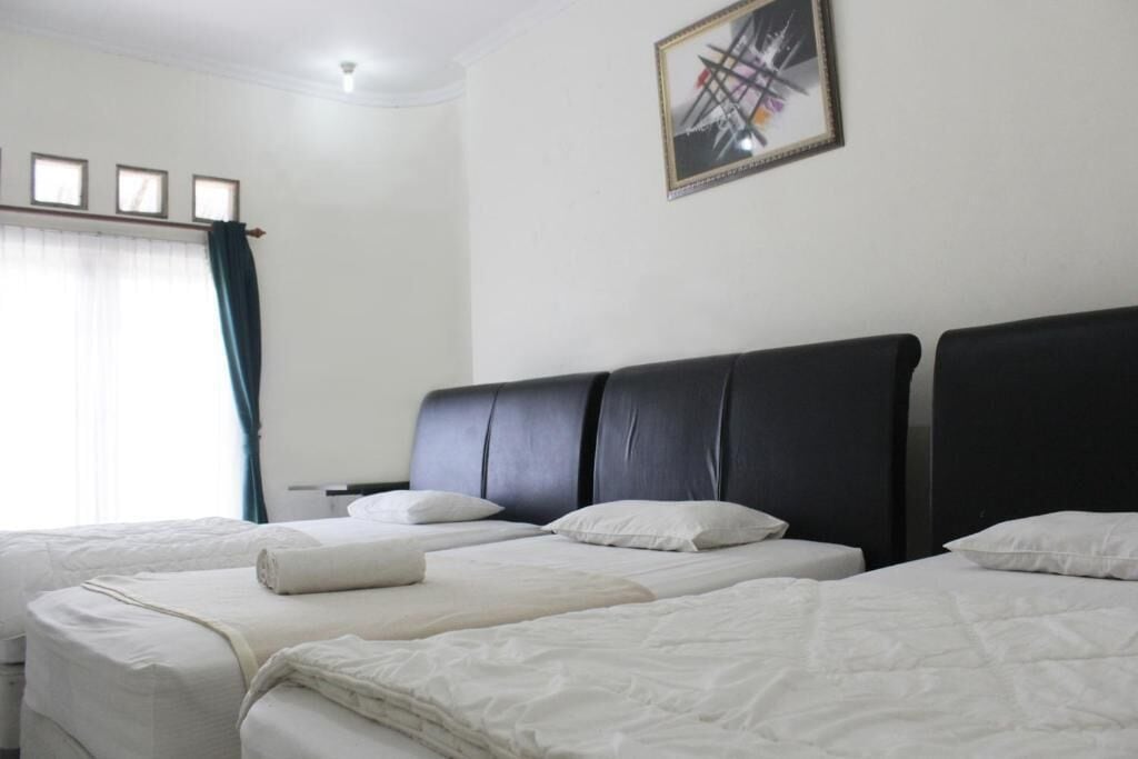 Habitación triple familiar | Escritorio, espacio para trabajar con un portátil, wifi gratis