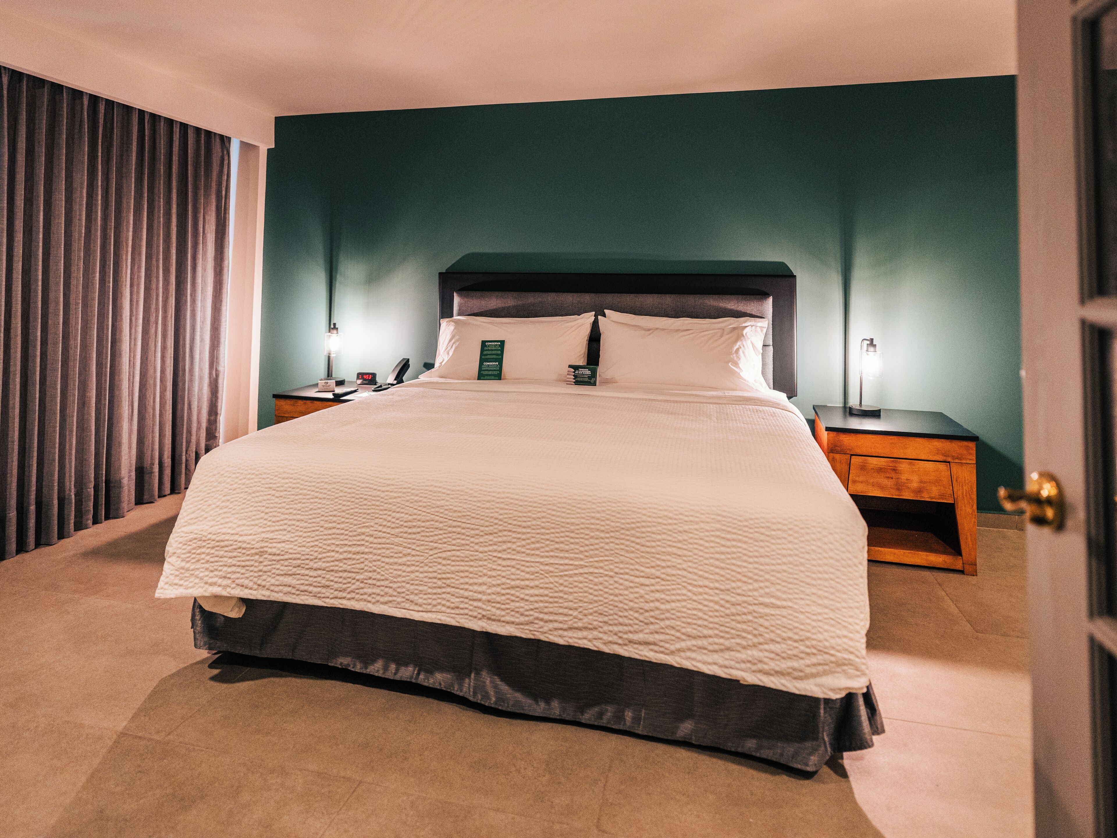 Habitación estándar, 1 cama King size, vista a la ciudad | Escritorio, espacio para trabajar con laptop y wifi gratis 