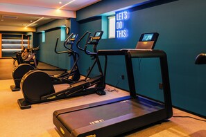 A gym with treadmills, stationary bikes, and elliptical machines. - Holiday Inn Mexicali Centro Civico by IHG (Mexicali)