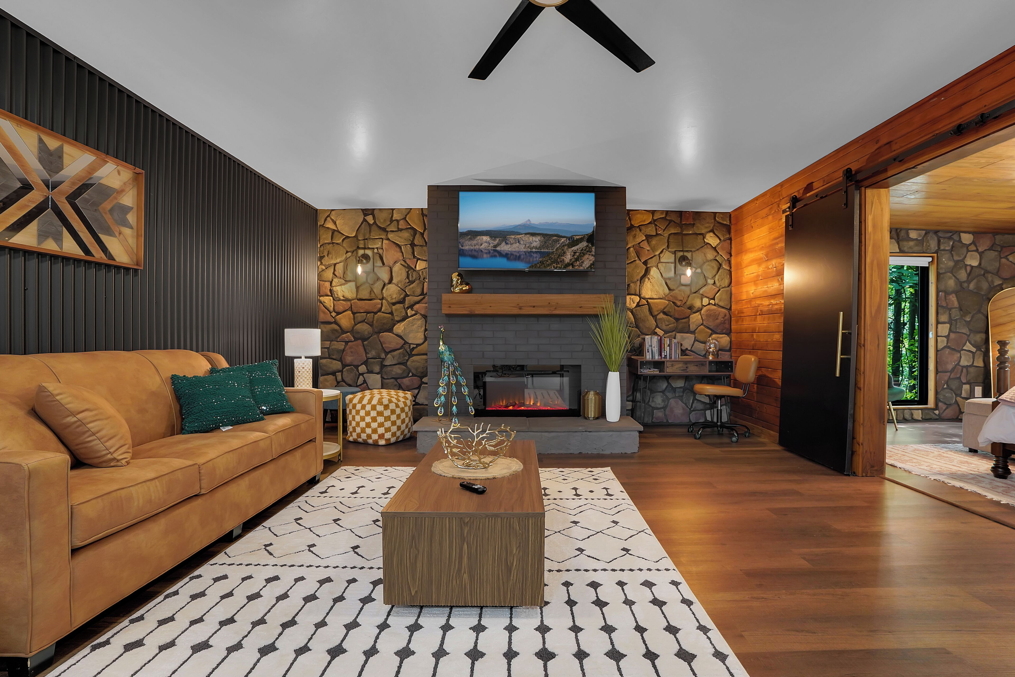 Riverstone Cabin | Fire Pit + Hot Tub - Malvern, OH