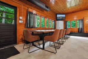 Dining - The Lodge at Rivers Edge Retreat | Hot tub + Pickleball (Malvern)
