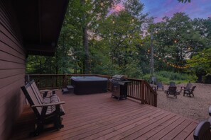 Terrace/patio - The Lodge at Rivers Edge Retreat | Hot tub + Pickleball (Malvern)