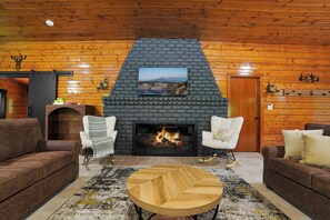 Living area - The Lodge at Rivers Edge Retreat | Hot tub + Pickleball (Malvern)