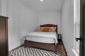 Free WiFi, bed sheets - The Lodge at Rivers Edge Retreat | Hot tub + Pickleball (Malvern)