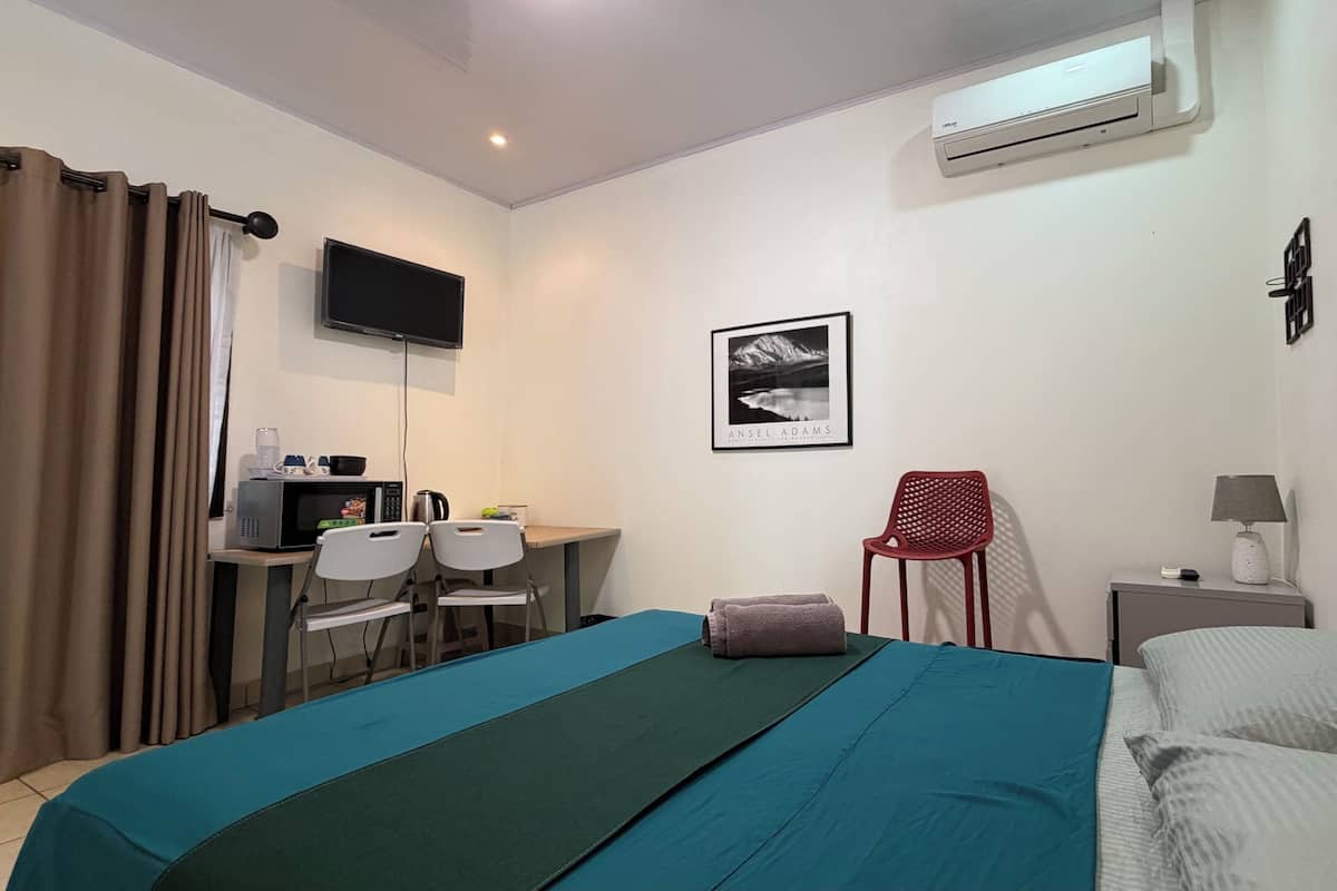 Chambre Double, vue jardin | Bureau, Wi-Fi gratuit