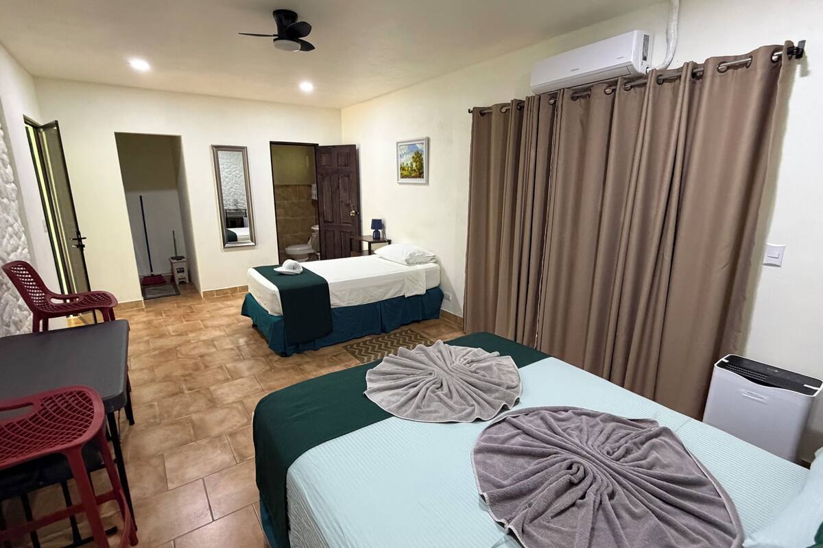 Chambre Triple Confort | Bureau, Wi-Fi gratuit