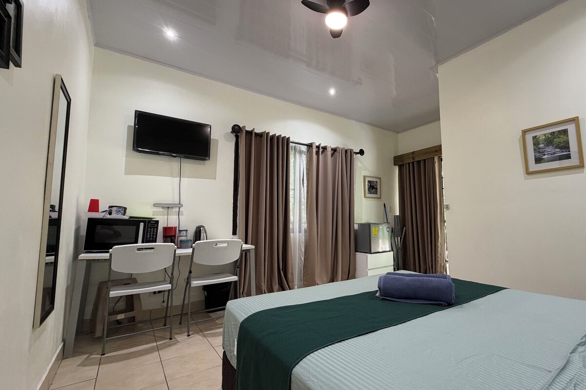 Quarto casal standard, vista para o jardim | Escrivaninha, Wi-Fi de cortesia
