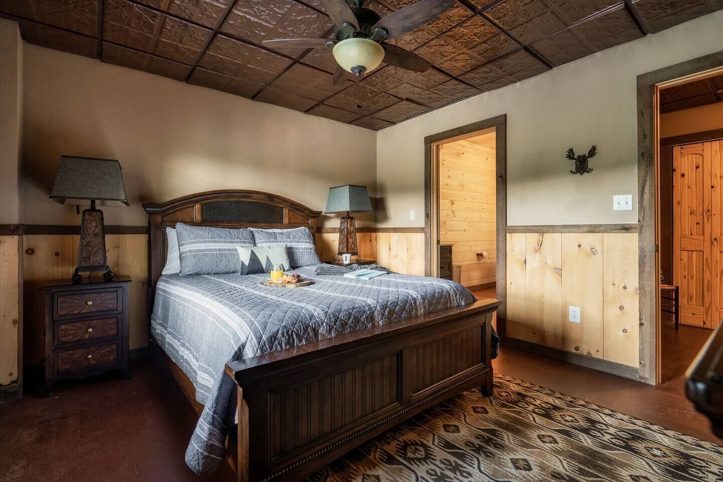 Desk, iron/ironing board, travel cot, WiFi