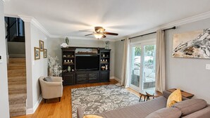 TV - Walk to All of Downtown OS (Ocean Springs)