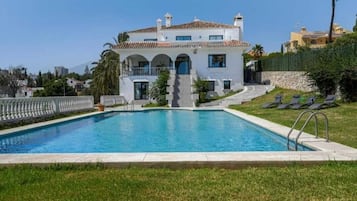 2 piscinas al aire libre