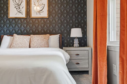 4Br Lux Stay w/Pool & Game Room - Sleeps 10