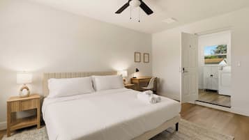 Comfort Room | Desk, laptop workspace, iron/ironing board (on request), WiFi (free)